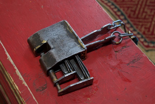 A very old lock and keys.