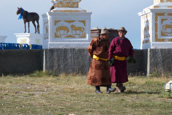 A large and very colorful wedding party showed up while we were there. Here are two of men...lookin' good.