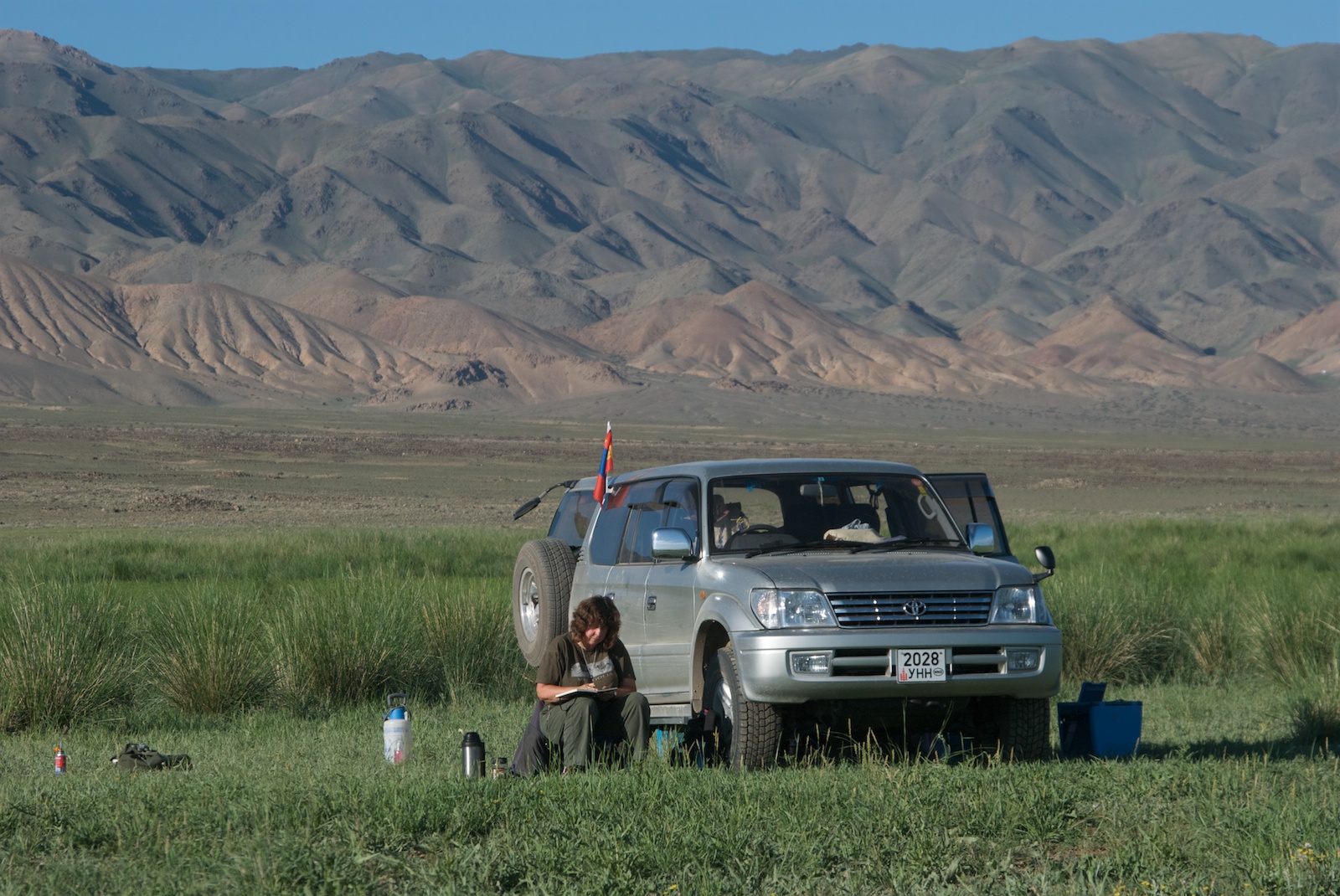 Field sketching at Orog Nuur, a Gobi lake, in 2010.