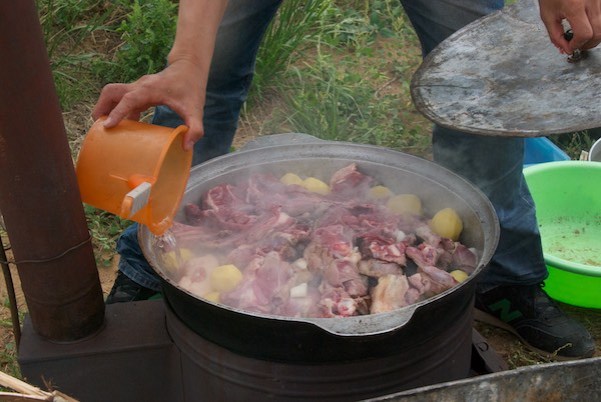 Khorhog ready to cook