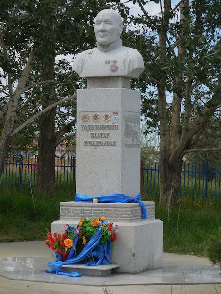 Memorial statue
