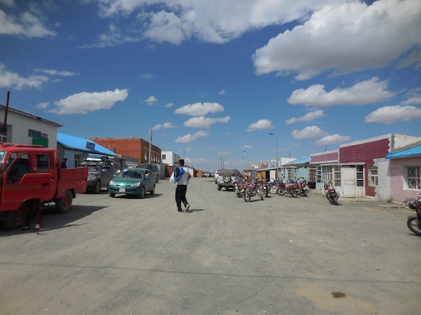 The main shopping street in Chandmani