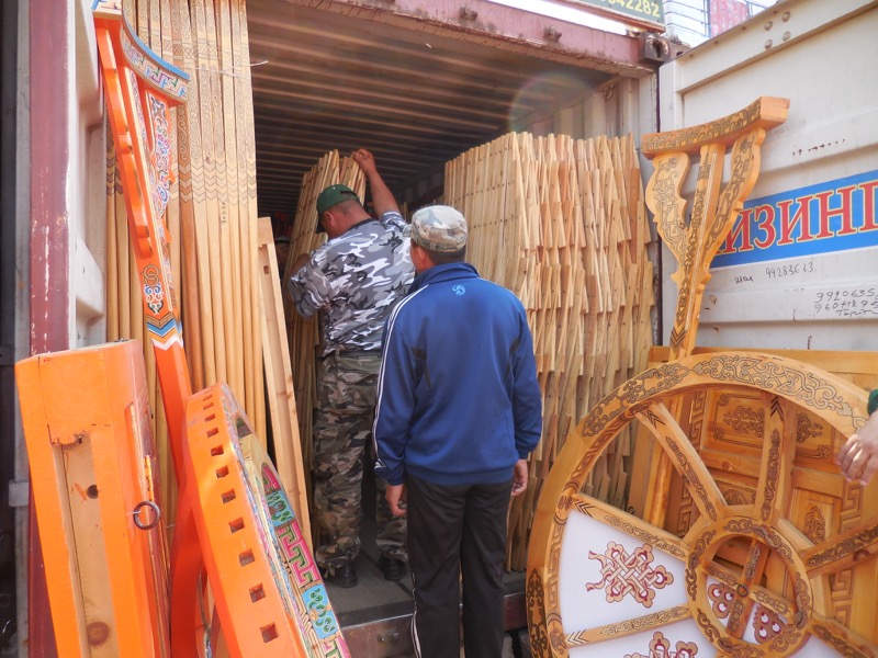 I bought a "four wall ger", which means four of the standardized wood latttice walls 