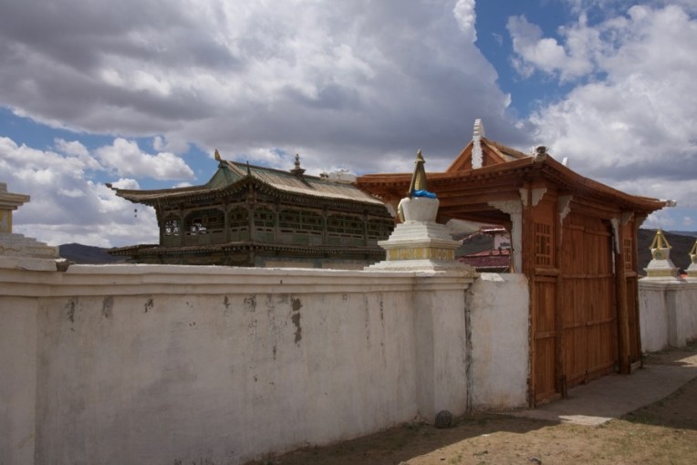 27-old-temple-new-gate